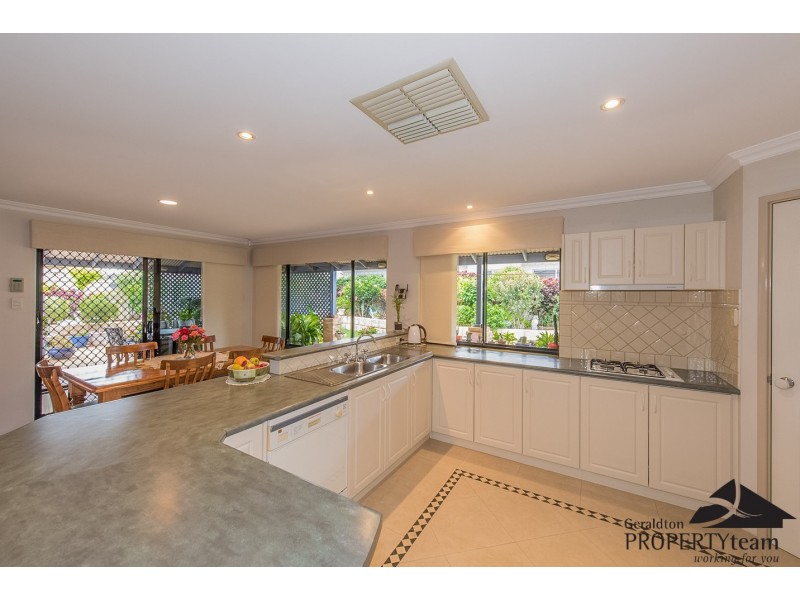 15 St Georges Close, Bluff Point WA 6530