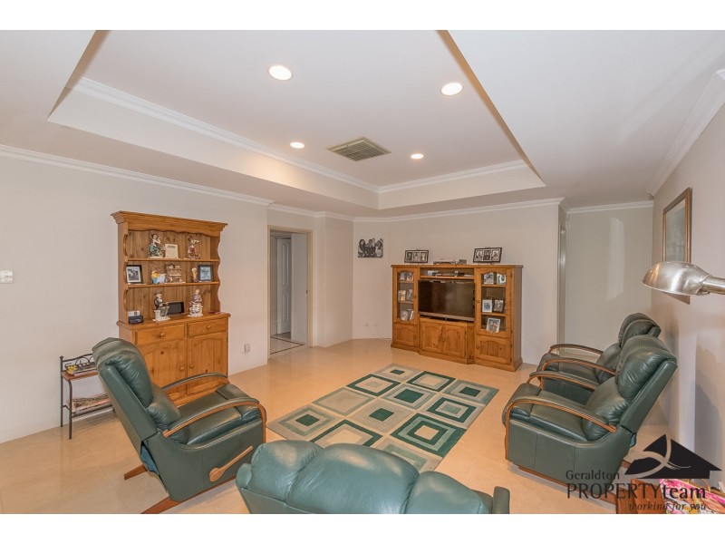 15 St Georges Close, Bluff Point WA 6530