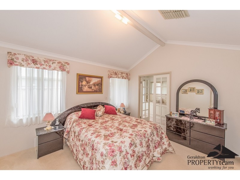 15 St Georges Close, Bluff Point WA 6530