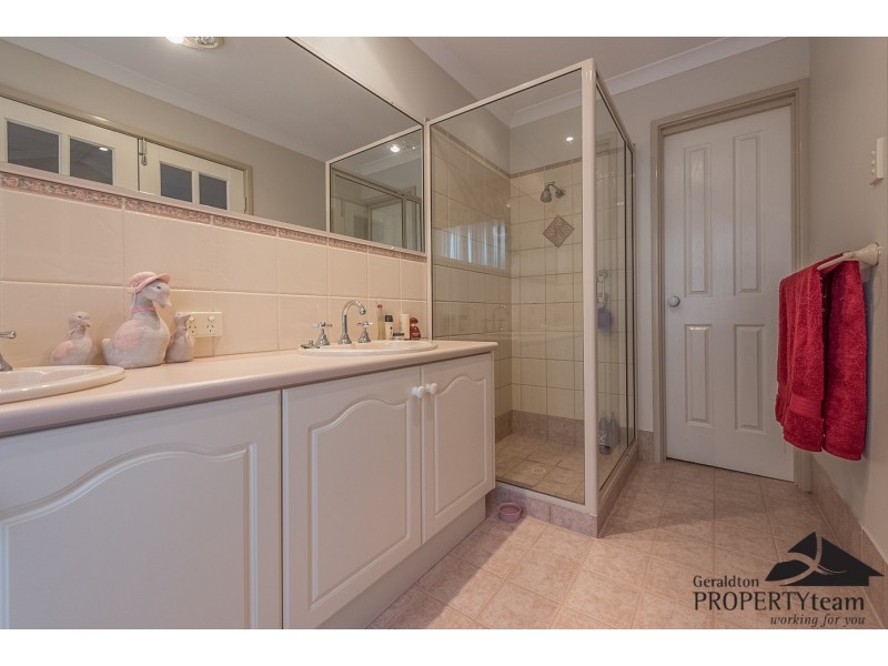 15 St Georges Close, Bluff Point WA 6530