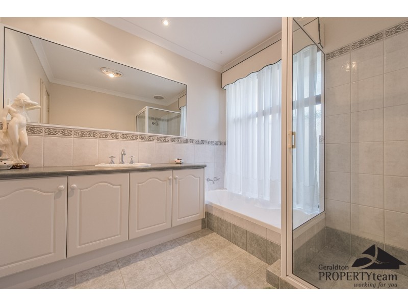 15 St Georges Close, Bluff Point WA 6530