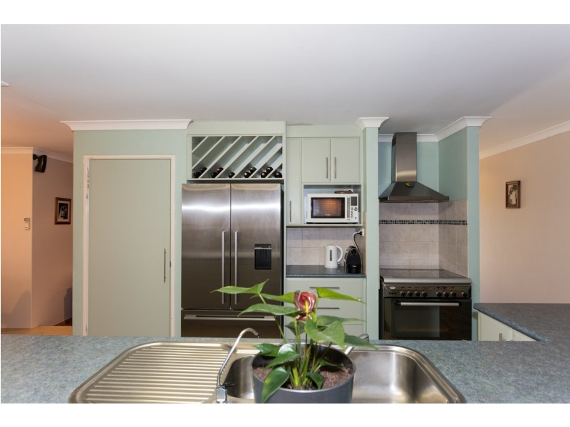 17 Thames Drive, Cape Burney WA 6532