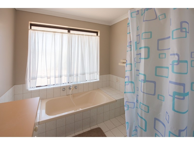 17 Thames Drive, Cape Burney WA 6532