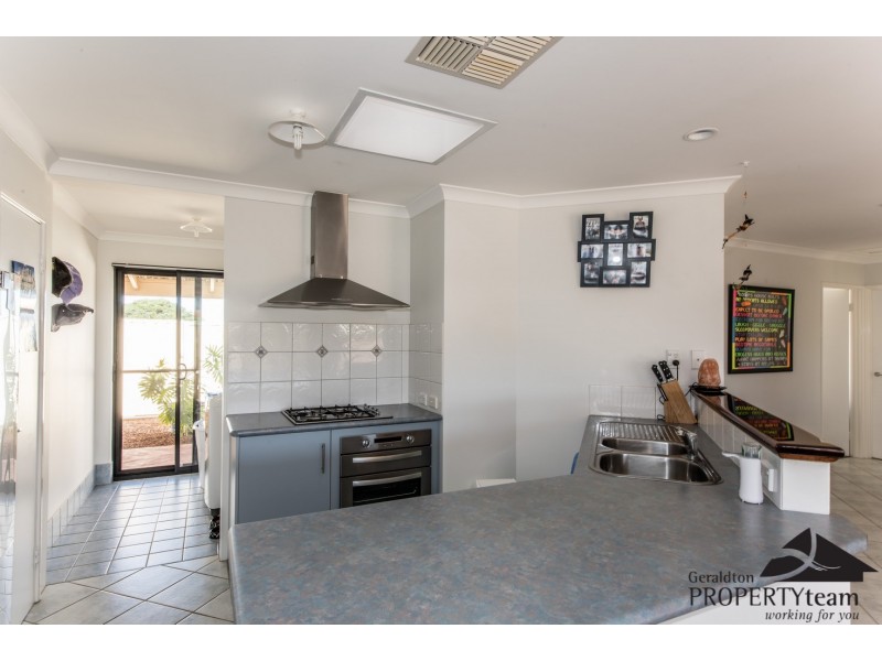 8 Polwarth Parade, Deepdale WA 6532