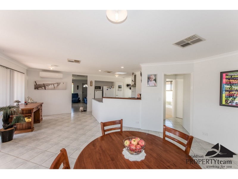 8 Polwarth Parade, Deepdale WA 6532