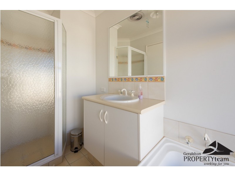 8 Polwarth Parade, Deepdale WA 6532