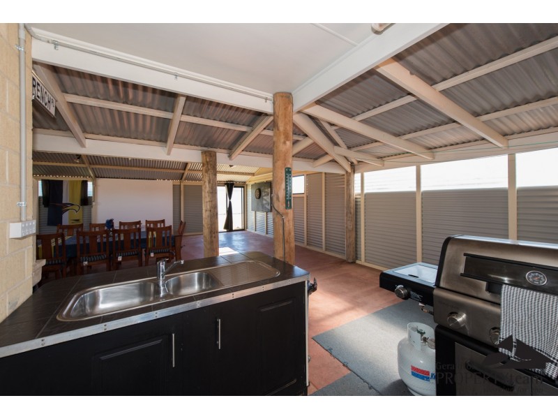 8 Polwarth Parade, Deepdale WA 6532