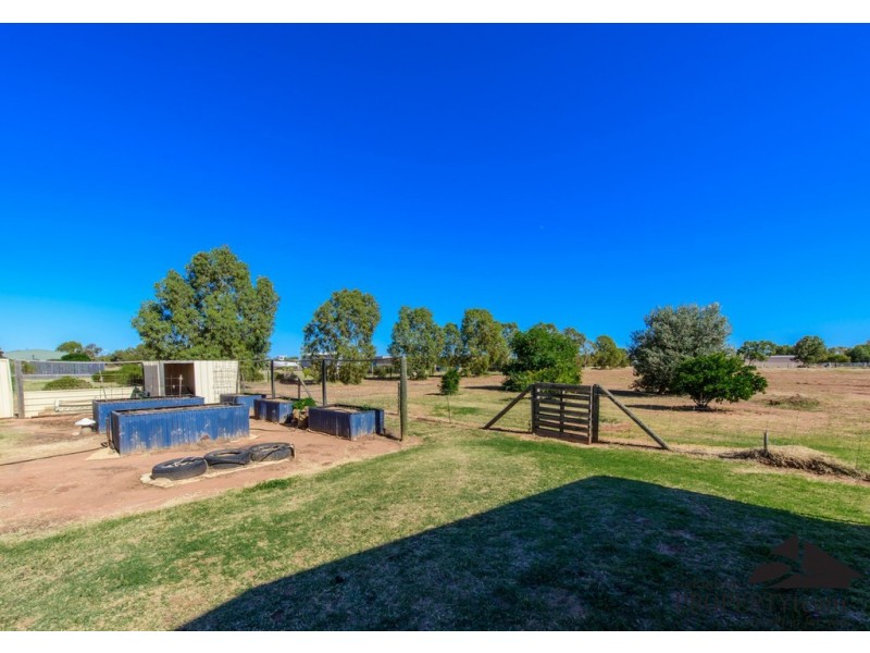 8 Polwarth Parade, Deepdale WA 6532