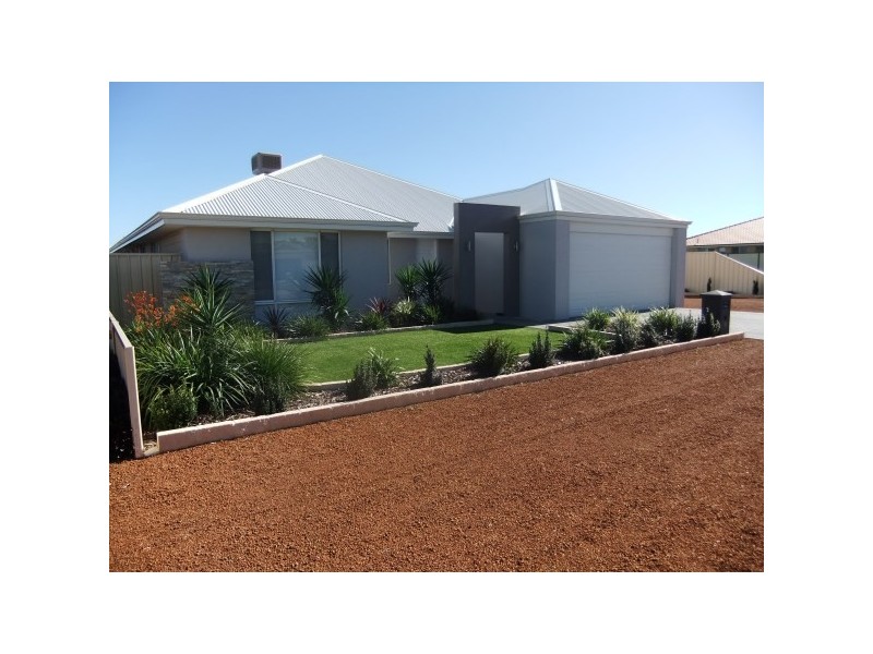 33 Wahn Avenue, Waggrakine WA 6530