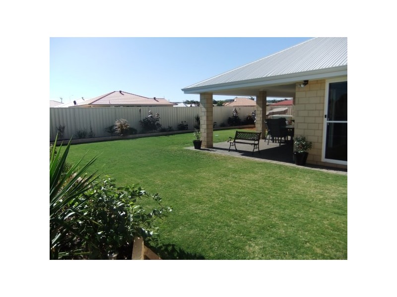 33 Wahn Avenue, Waggrakine WA 6530