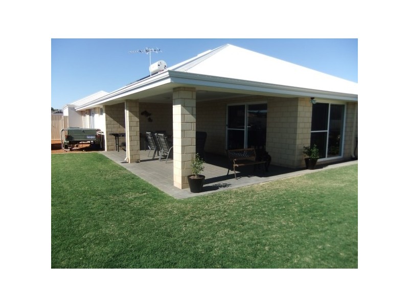 33 Wahn Avenue, Waggrakine WA 6530