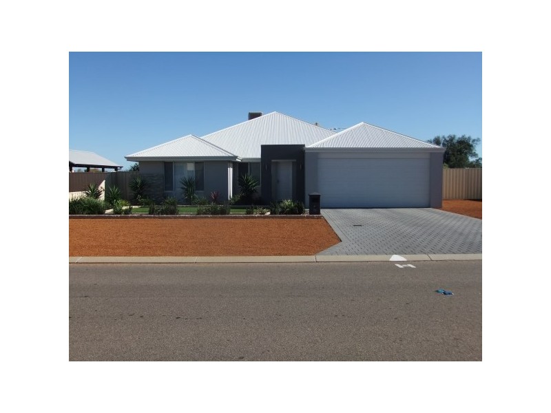 33 Wahn Avenue, Waggrakine WA 6530