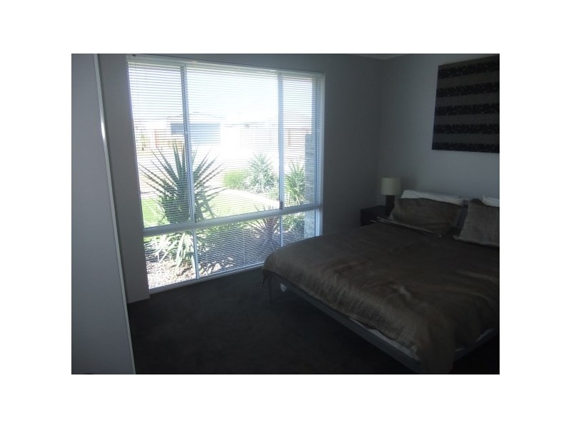 33 Wahn Avenue, Waggrakine WA 6530