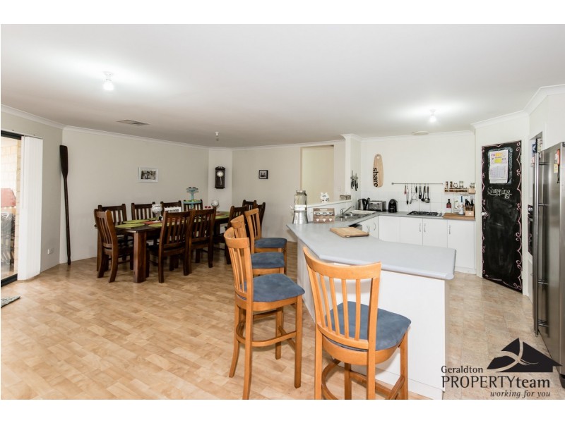 4 Half Moon Drive, Waggrakine WA 6530