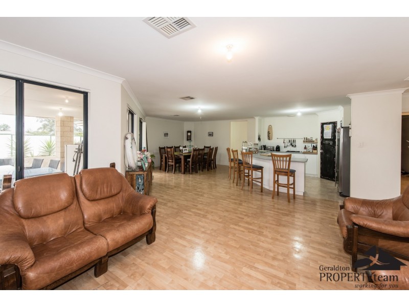 4 Half Moon Drive, Waggrakine WA 6530