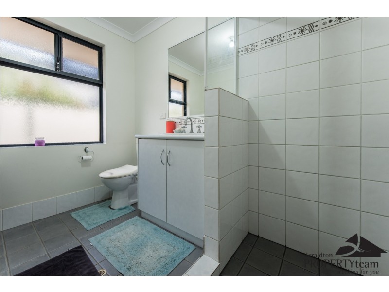 4 Half Moon Drive, Waggrakine WA 6530