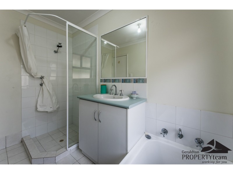 4 Half Moon Drive, Waggrakine WA 6530