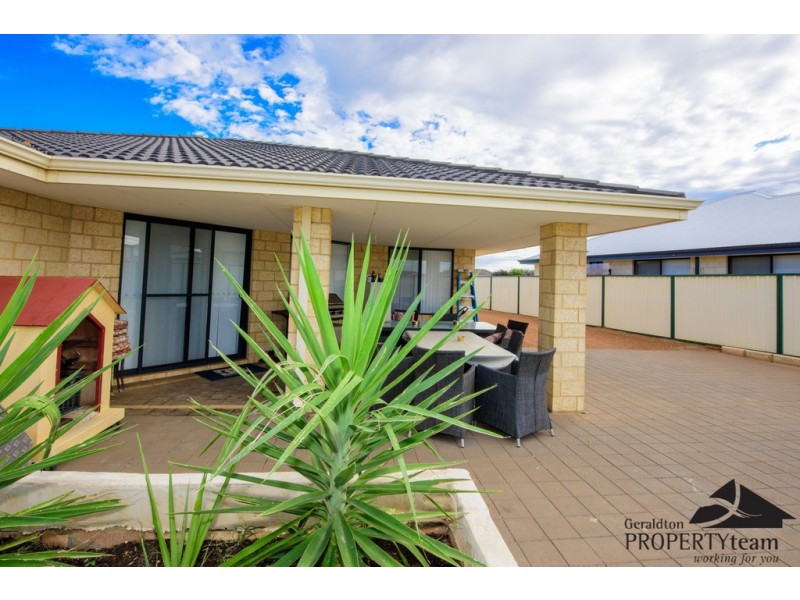 4 Half Moon Drive, Waggrakine WA 6530