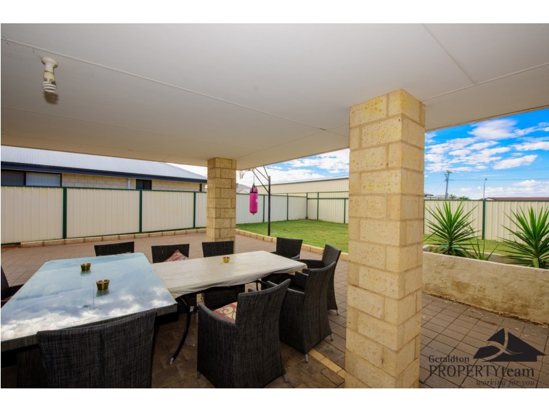 4 Half Moon Drive, Waggrakine WA 6530