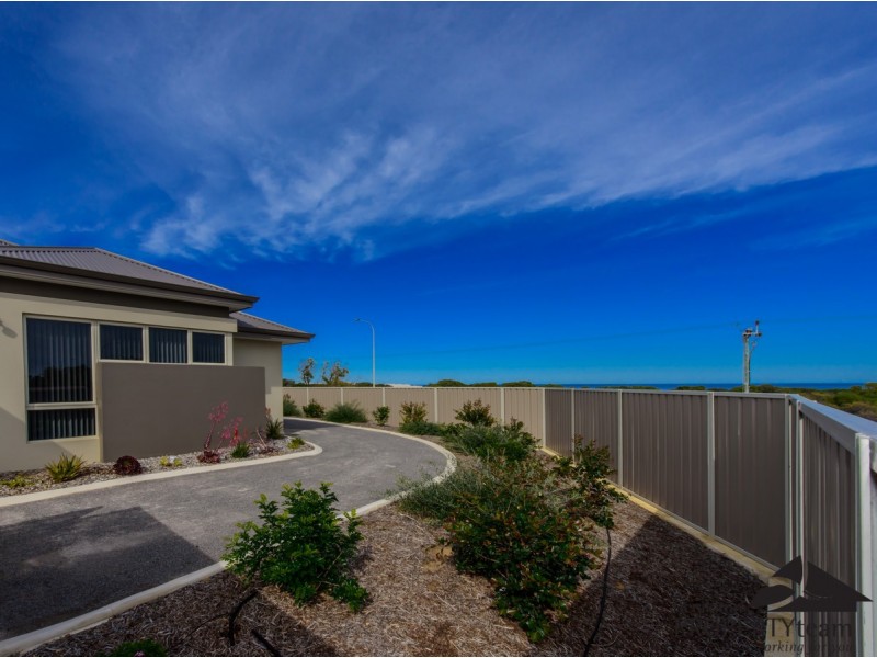 2 Bellimos Drive, Wandina WA 6530