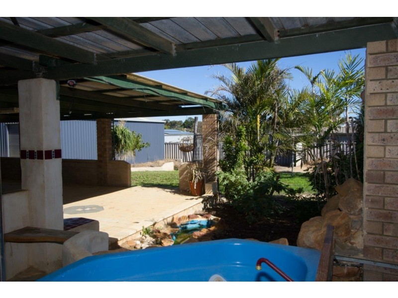 14 Broadfield Close, Utakarra WA 6530