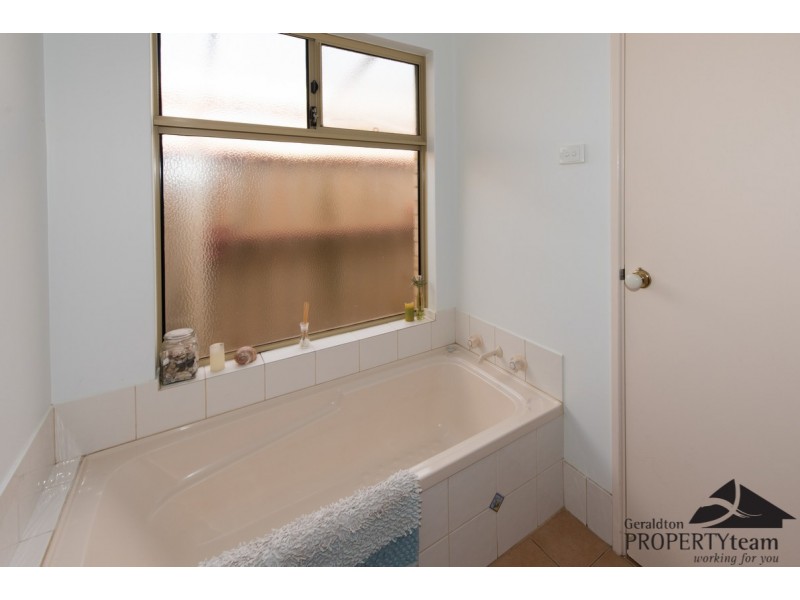 22 Hillview Drive, Drummond Cove WA 6532