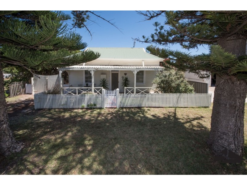 1 Crowther Street, Beachlands WA 6530