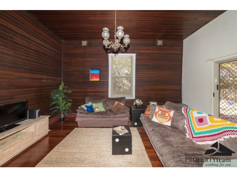 1 Crowther Street, Beachlands WA 6530