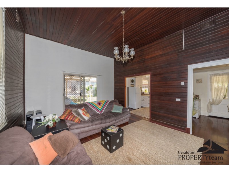 1 Crowther Street, Beachlands WA 6530