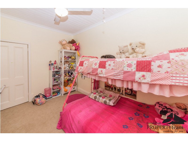 1 Crowther Street, Beachlands WA 6530