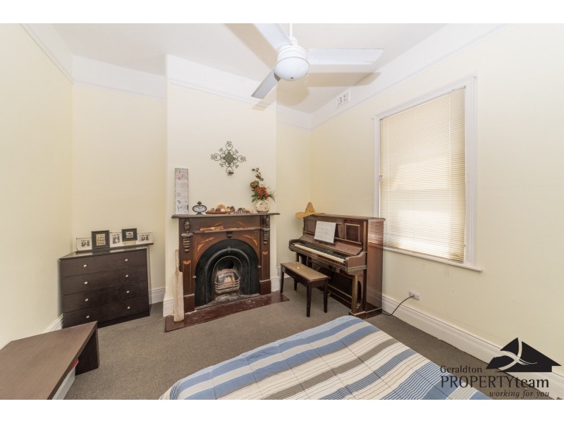 1 Crowther Street, Beachlands WA 6530