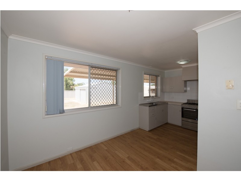 24 Adelaide Street, Waggrakine WA 6530