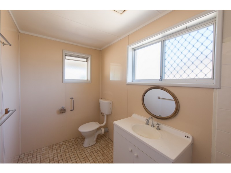 24 Adelaide Street, Waggrakine WA 6530