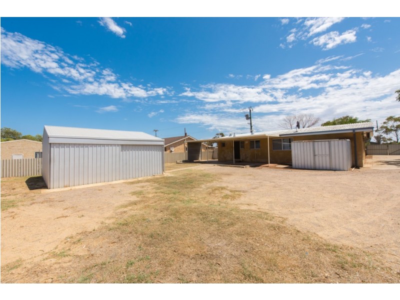 24 Adelaide Street, Waggrakine WA 6530
