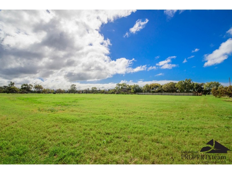 14 Dressage Circle, Deepdale WA 6532