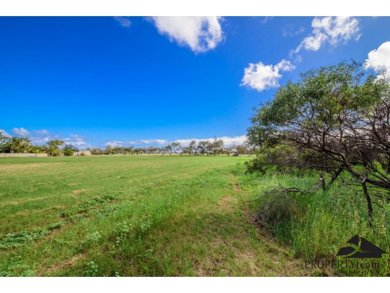 14 Dressage Circle, Deepdale WA 6532