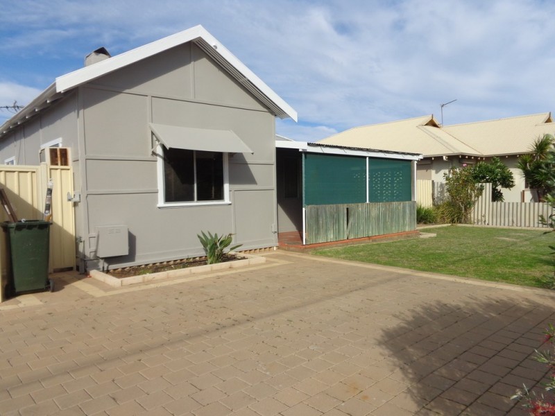 214 Second Street, Wonthella WA 6530