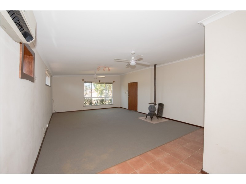 2 Woodman Street, Utakarra WA 6530
