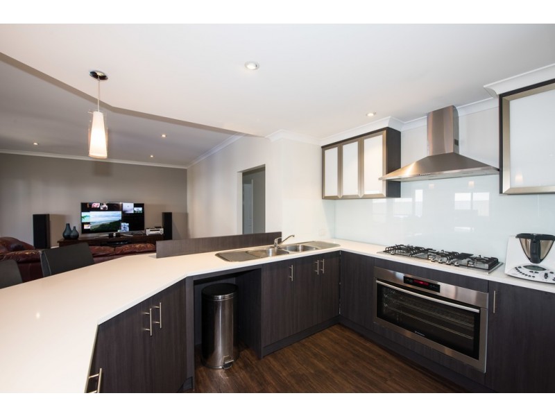 8 Garnet Brace, Wandina WA 6530