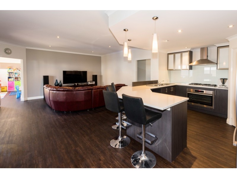 8 Garnet Brace, Wandina WA 6530