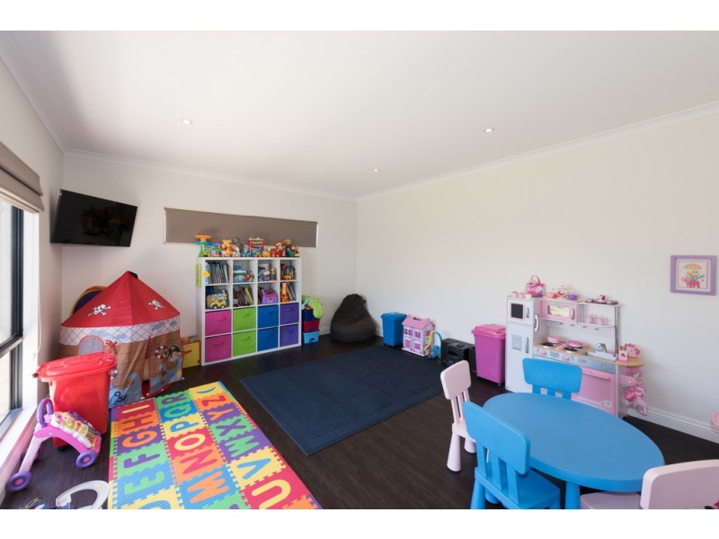 8 Garnet Brace, Wandina WA 6530