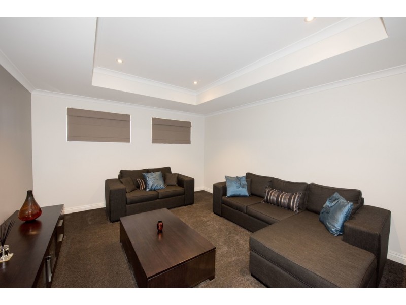 8 Garnet Brace, Wandina WA 6530