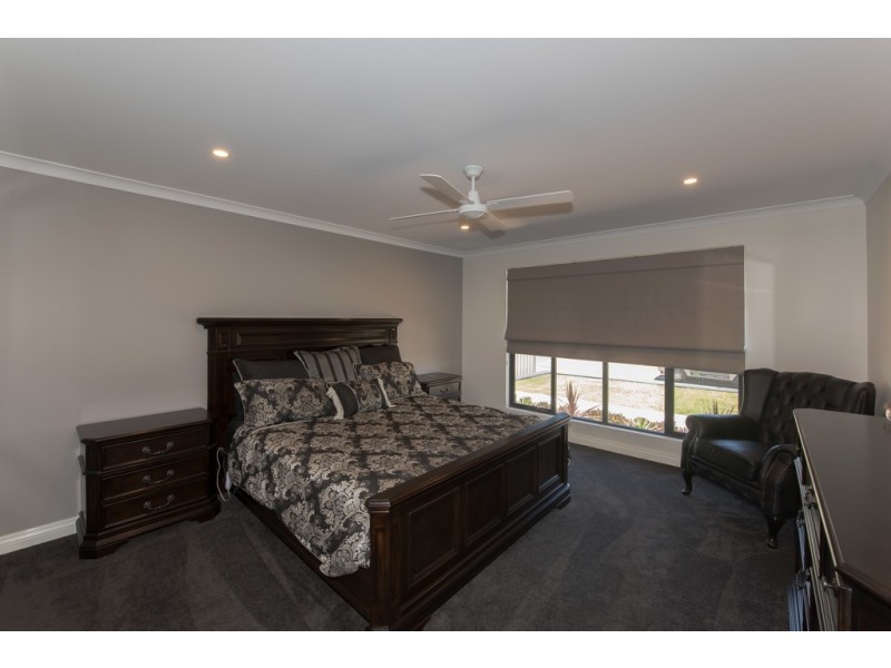 8 Garnet Brace, Wandina WA 6530