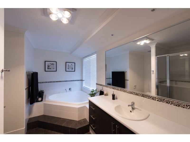 8 Garnet Brace, Wandina WA 6530