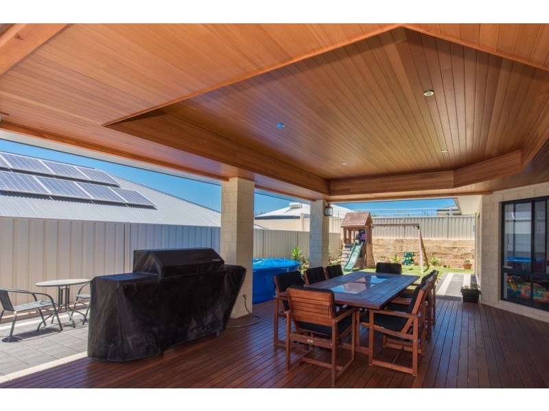 8 Garnet Brace, Wandina WA 6530