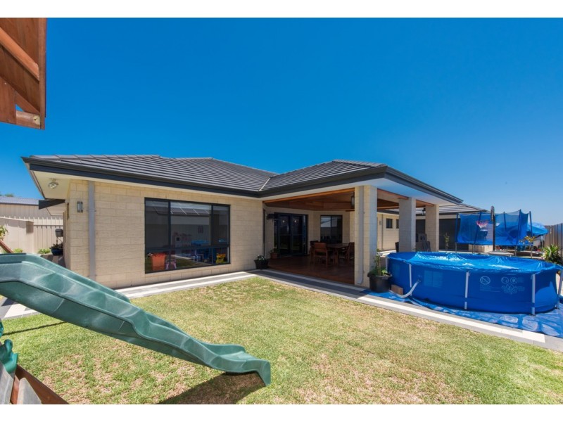 8 Garnet Brace, Wandina WA 6530