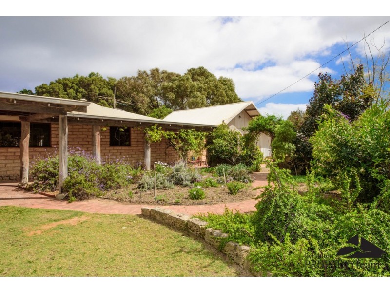 33 McConkey Road, Greenough WA 6532
