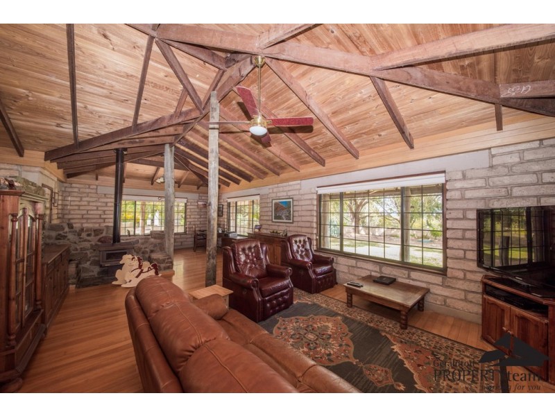 33 McConkey Road, Greenough WA 6532