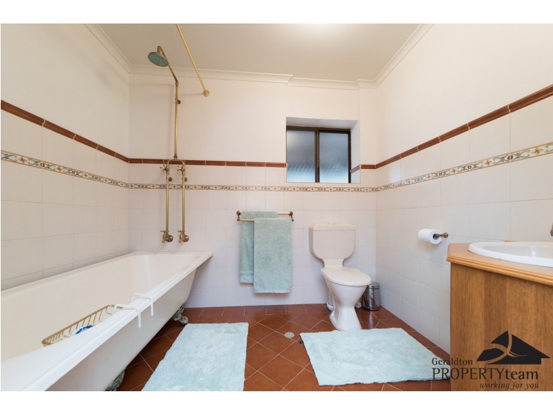 33 McConkey Road, Greenough WA 6532