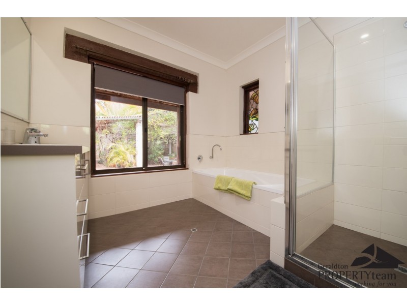 33 McConkey Road, Greenough WA 6532